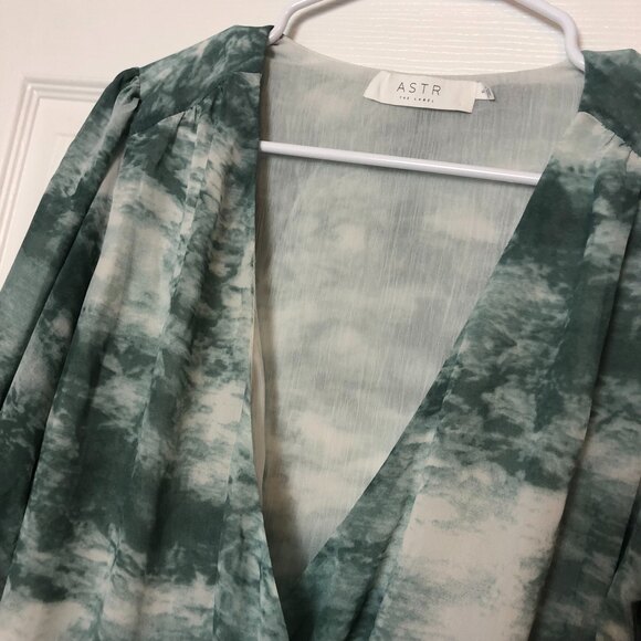 ASTR The Label Green White Faux‎ Wrap Flowy Balloon Sleeve Blouse Womens Size S - Picture 3 of 8